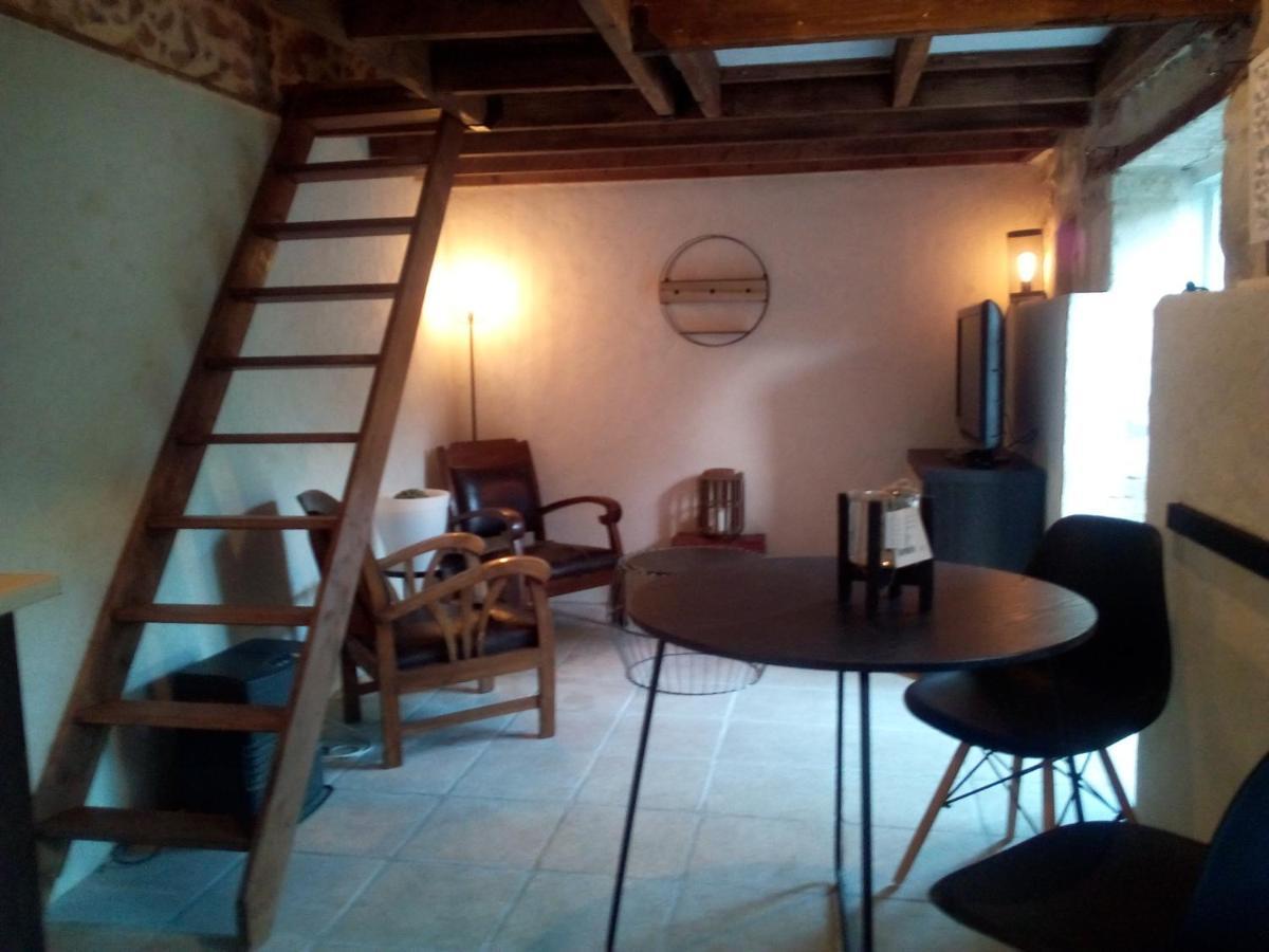 Les Chambres Du Vau Profond Vernoil Exteriör bild