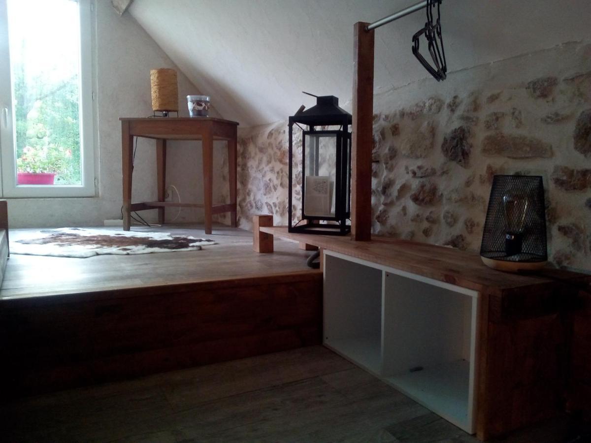 Les Chambres Du Vau Profond Vernoil Exteriör bild