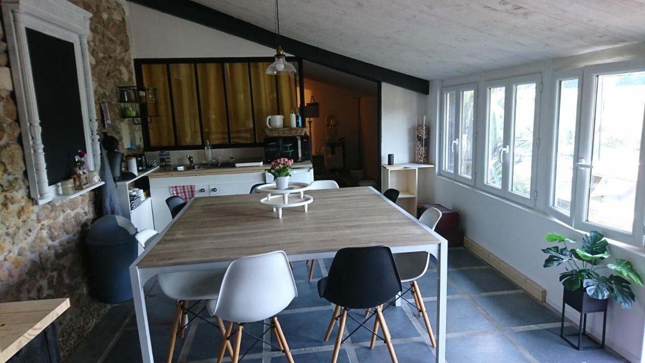 Les Chambres Du Vau Profond Vernoil Exteriör bild