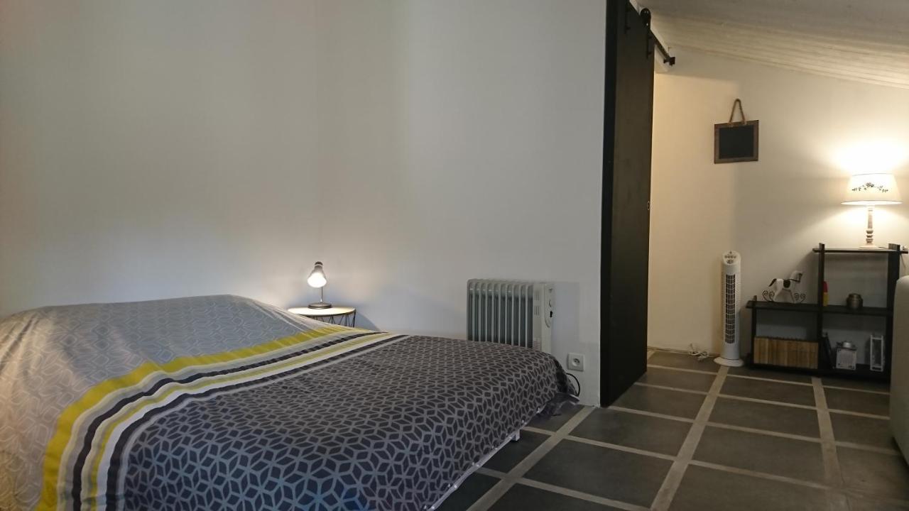 Les Chambres Du Vau Profond Vernoil Exteriör bild