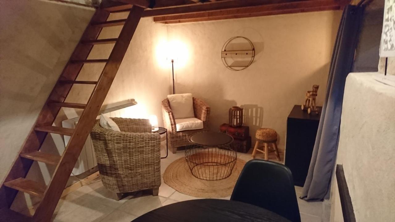Les Chambres Du Vau Profond Vernoil Exteriör bild